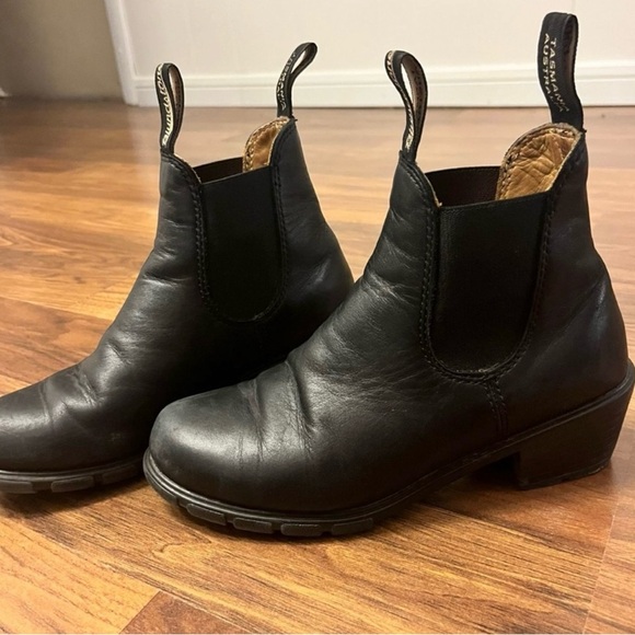 #1671 Blundstone Women’s Heeled Booties in Black - Chelsea Boot - Picture 2 of 5